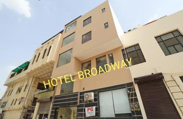 Hotel Broadway Nova Deli Exterior foto